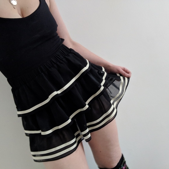 Forever 21 Dresses & Skirts - Classy Short Black Ruffle Skirt
